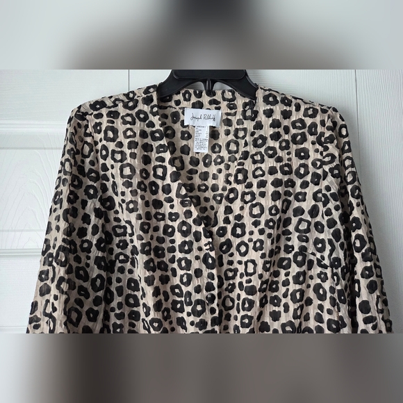 Joseph Ribkoff Beige and Black Leopard Tie-Front V-Neck Blouse Size 4 - Picture 3 of 10